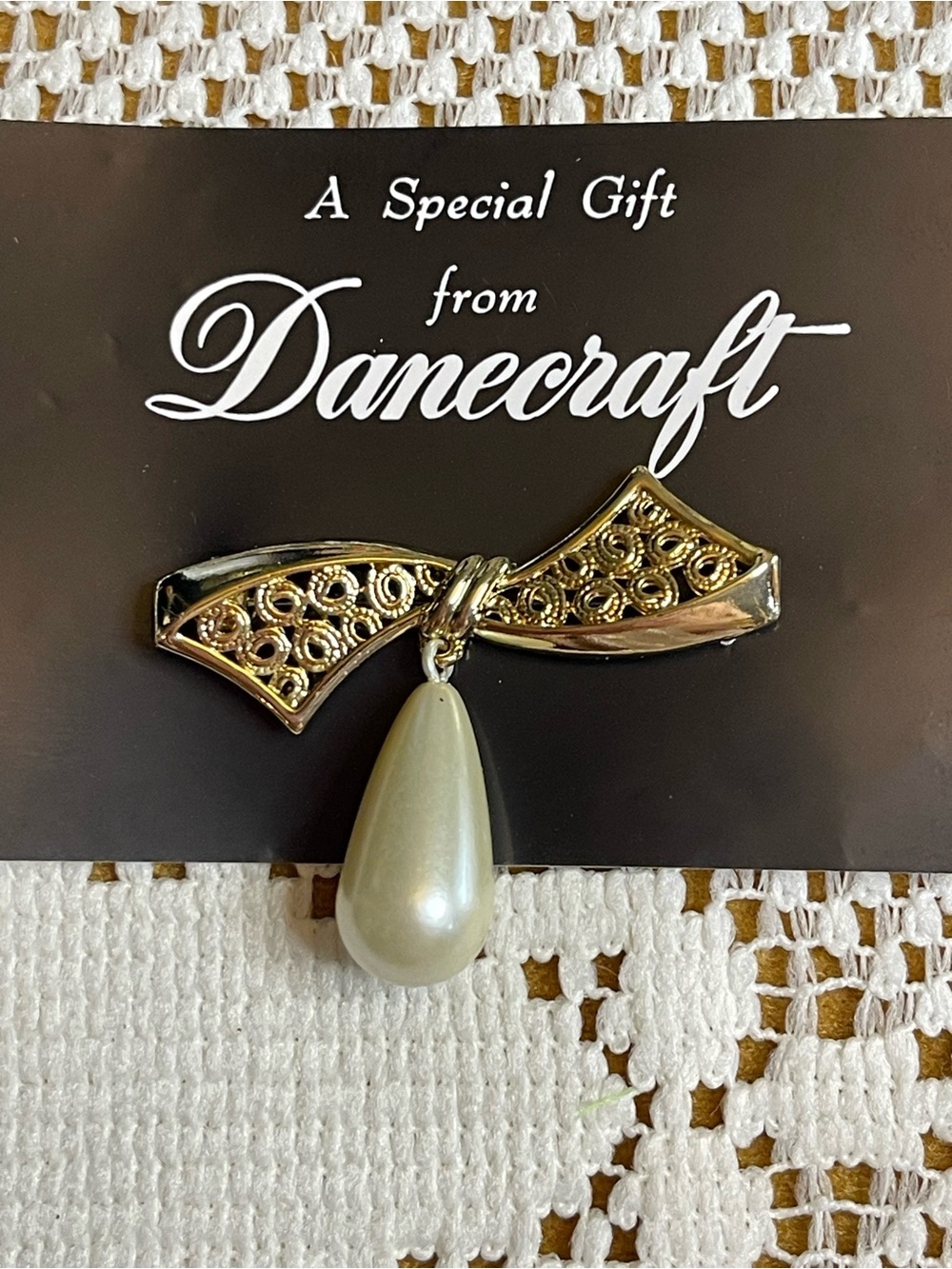 Vintage Danecraft faux pearl brooch